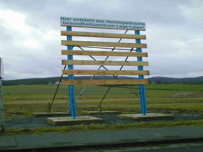Bauschild u. Erschließungsbeginn Febr. 2002 - ohne irgend etwas in der Hand zu haben!